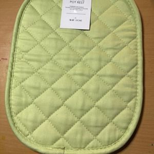 Green Silicone Pot Rest reverses to silicone